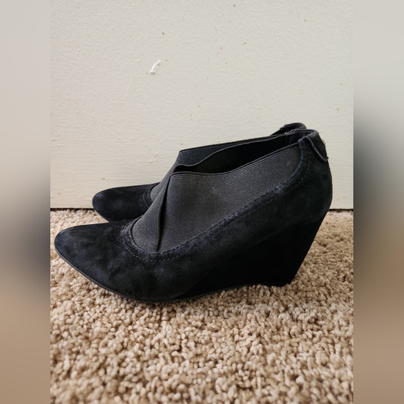 Anne Klein Black Suede iFlex Wedge Heel Slip-Ons - Size 6 - Picture 5 of 7